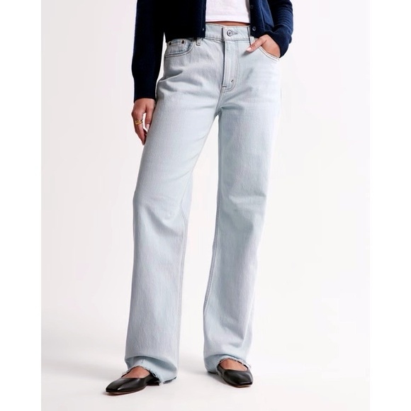 Abercrombie & Fitch Denim - ABERCROMBIE The Baggy Low Rise Jean in Light Blue 28/6R